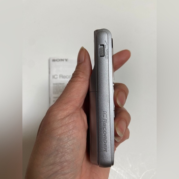 Sony ICD bx700 280 hours of recording time (LP mode)
1 GB Flash Memory - Picture 7 of 8